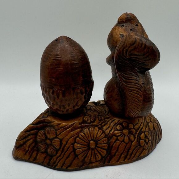 Vintage Ceramic Jackson Hole Squirrel and Acorn Salt and Pepper Shaker Set - Picture 3 of 6